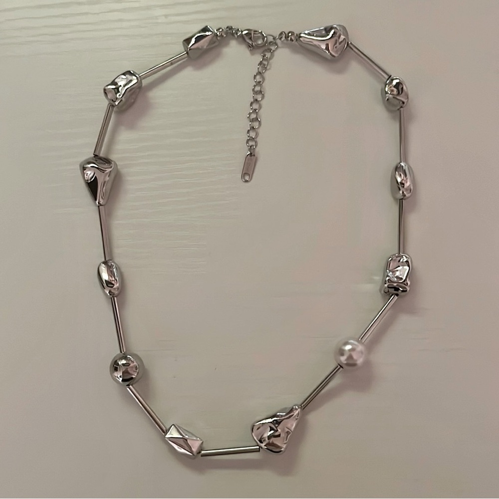 Chunky Silver Statement Fashion Necklace with Pearl